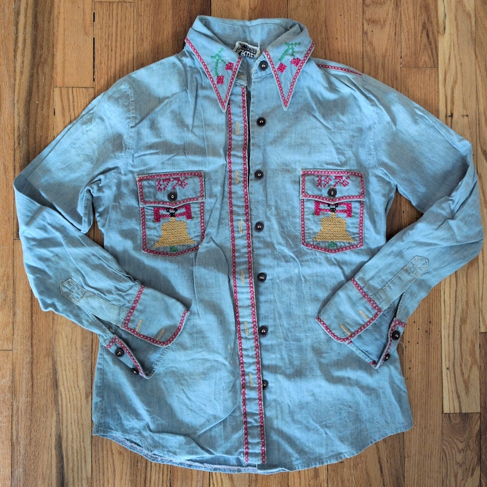 Amazing Vintage Bicentennial Embroidered Chambray Shirt / Meemaw Young Sheldon!